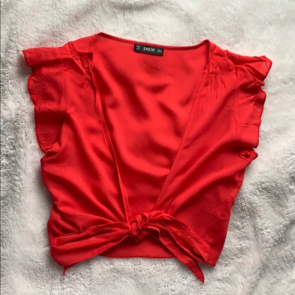 FRONT TIE CROP TOP RED